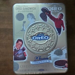 Oreo 1996 Vintage Collectible Holiday Winter Christmas Snowman Tin